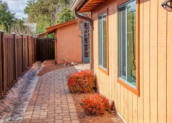 Gasthuis Private Serene Escape | Patio/views In West