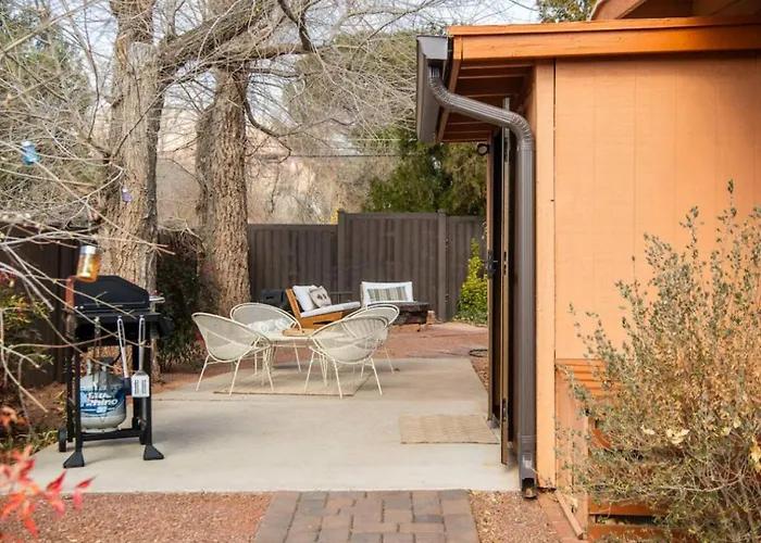 Gasthuis Private Serene Escape | Patio/views In West 4*